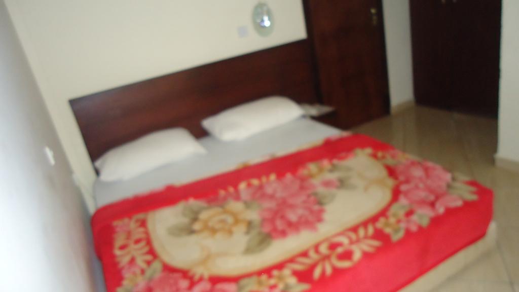 Wadoma Royale Hotel Kumasi Szoba fotó