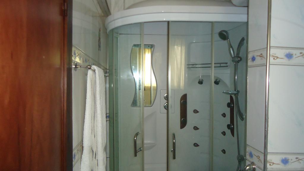 Wadoma Royale Hotel Kumasi Szoba fotó