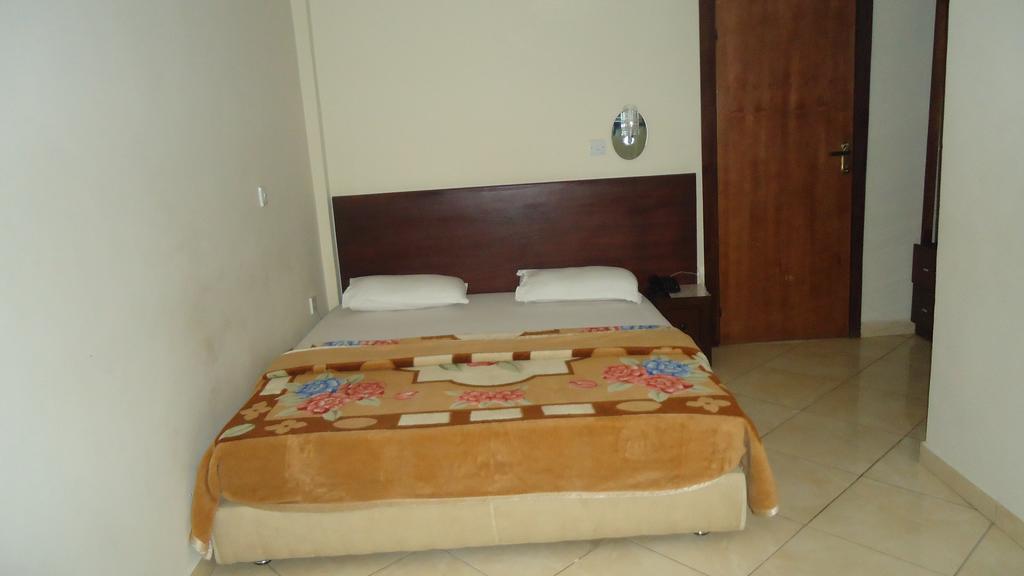 Wadoma Royale Hotel Kumasi Szoba fotó