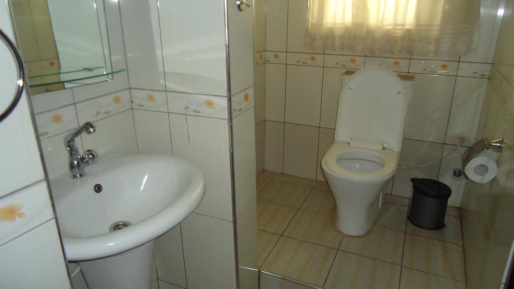 Wadoma Royale Hotel Kumasi Szoba fotó