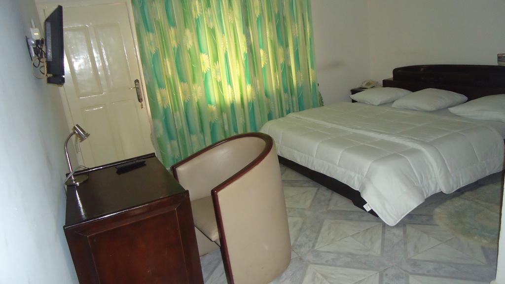 Wadoma Royale Hotel Kumasi Szoba fotó
