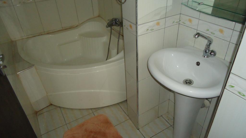 Wadoma Royale Hotel Kumasi Szoba fotó