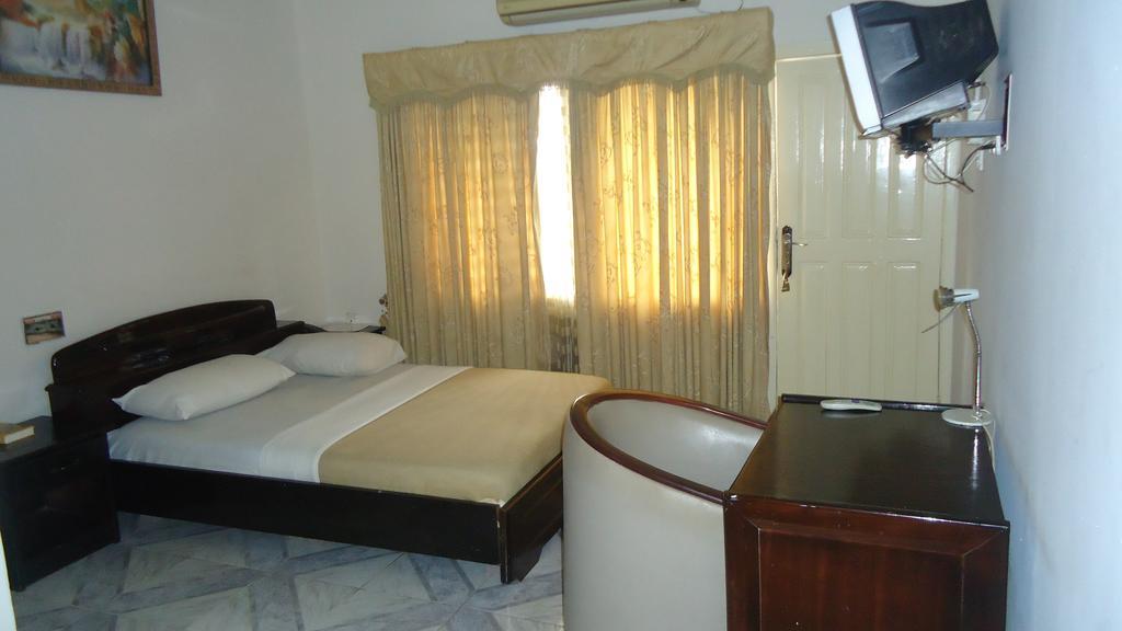 Wadoma Royale Hotel Kumasi Szoba fotó